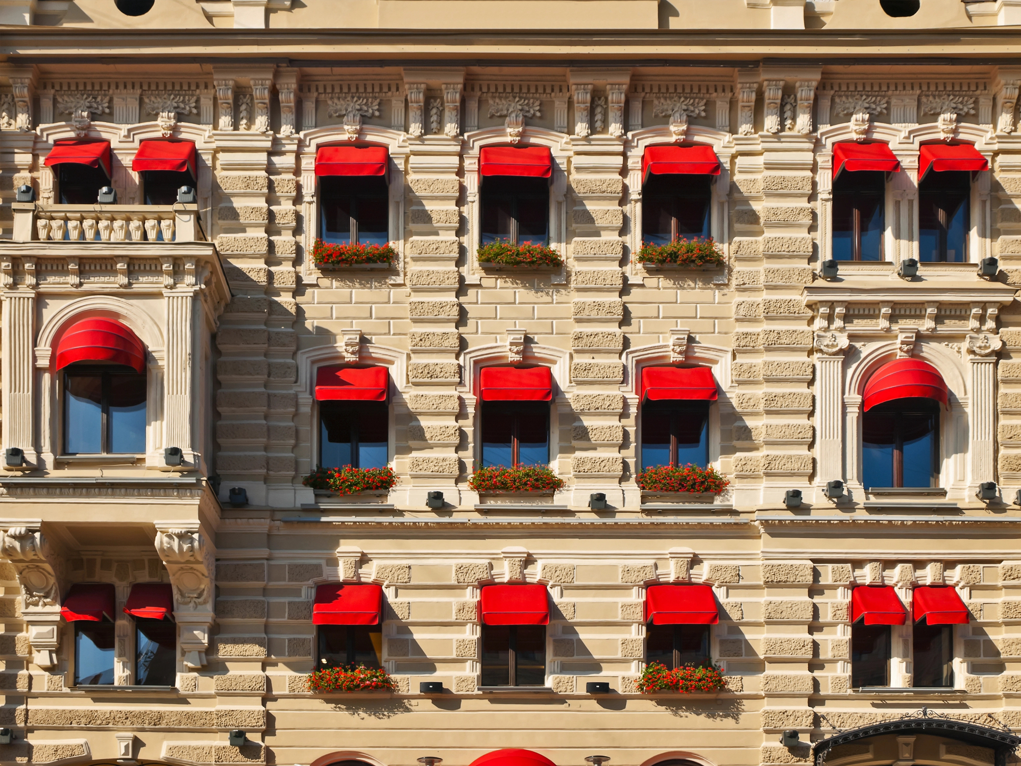 Abbinare funzionalità e stile con tende da sole Trieste