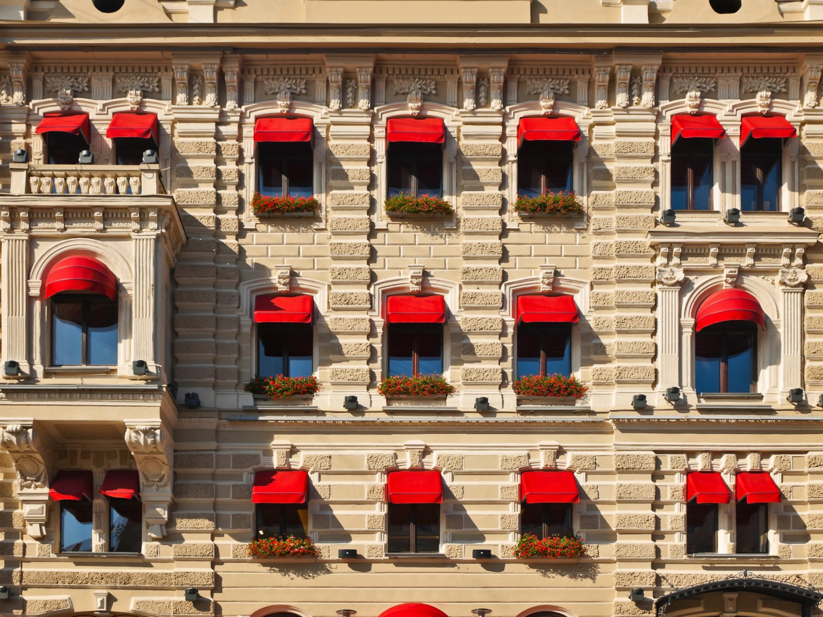 Abbinare funzionalità e stile con tende da sole Trieste